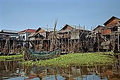 Tonle Sap - Kampong Phluk floating village - stilted houses